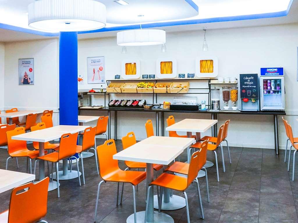 Ibis Budget Girona Costa Brava Restaurant photo