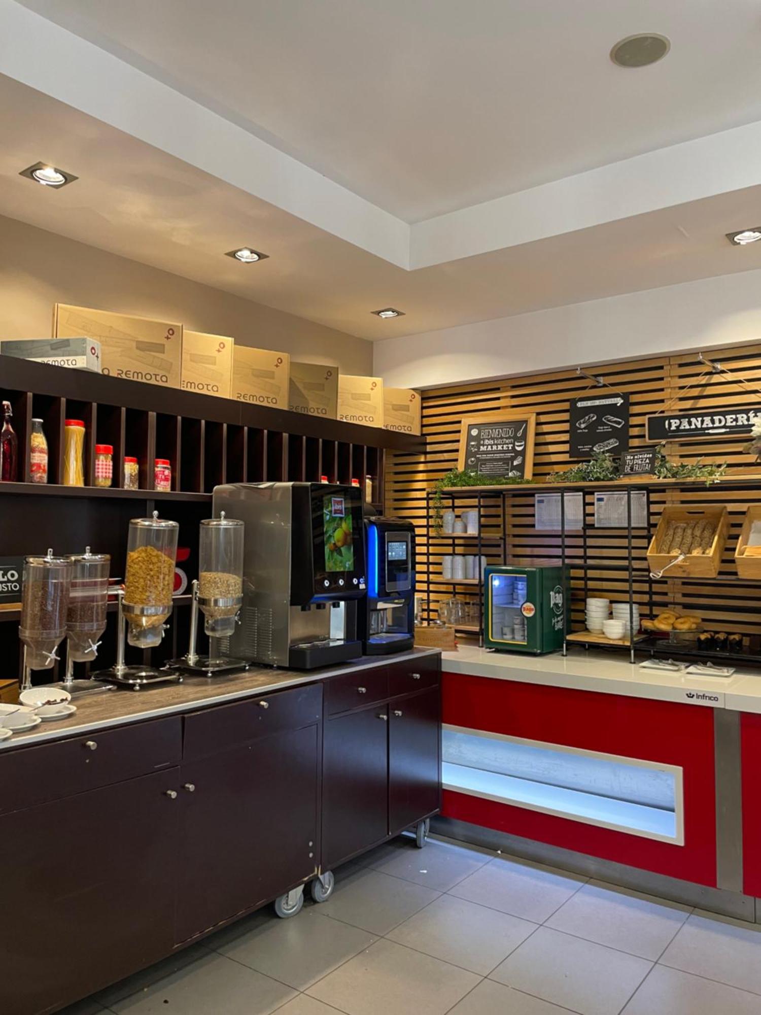 Ibis Budget Girona Costa Brava Exterior photo
