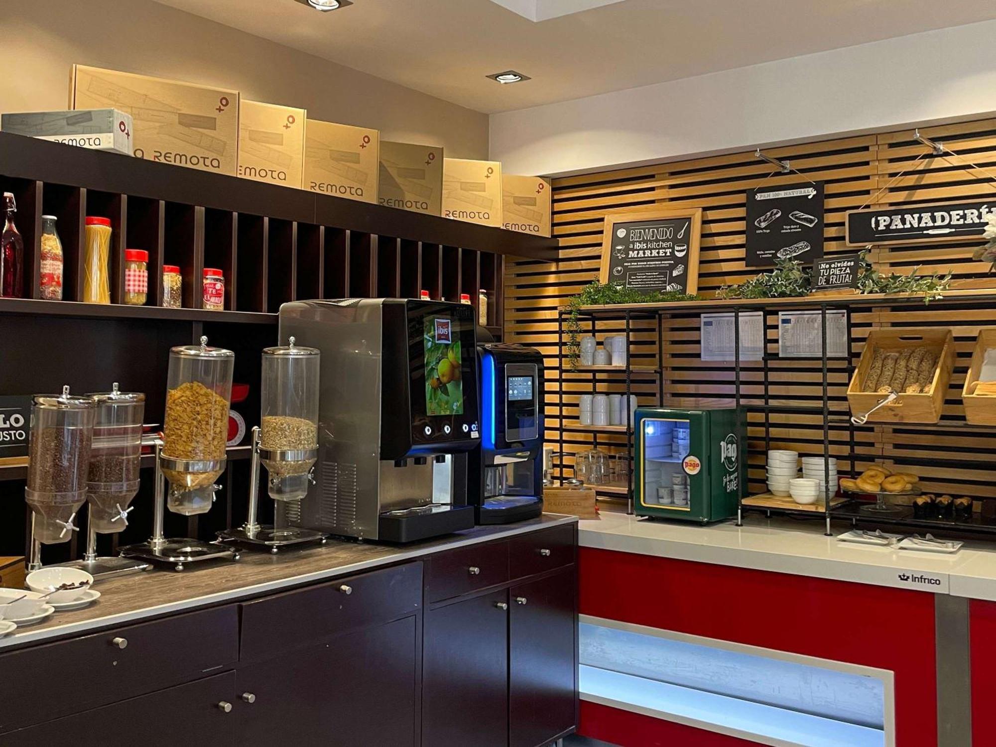 Ibis Budget Girona Costa Brava Exterior photo