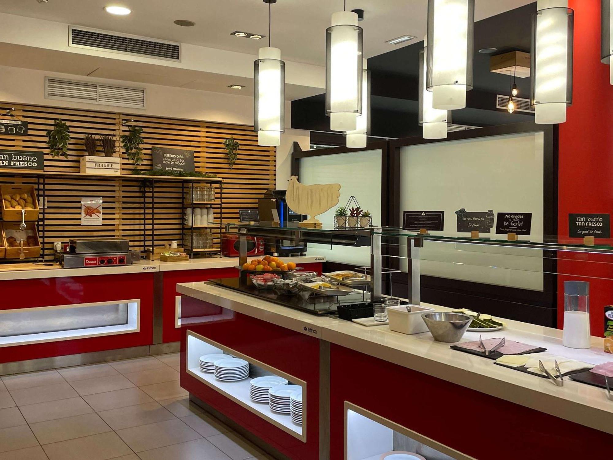 Ibis Budget Girona Costa Brava Exterior photo