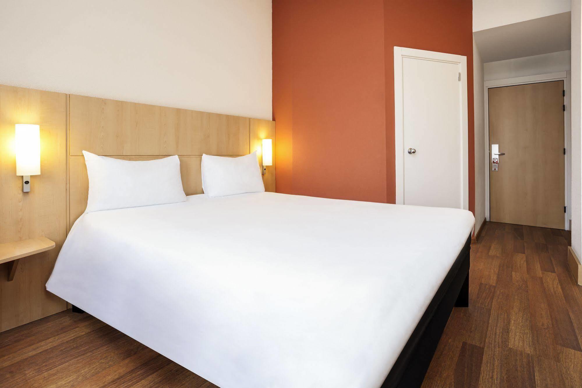 Ibis Budget Girona Costa Brava Exterior photo