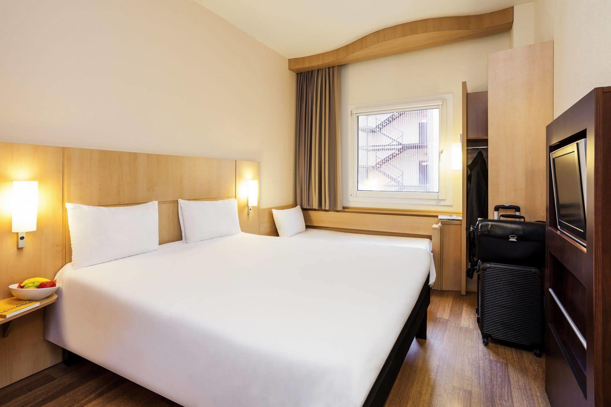 Ibis Budget Girona Costa Brava Exterior photo
