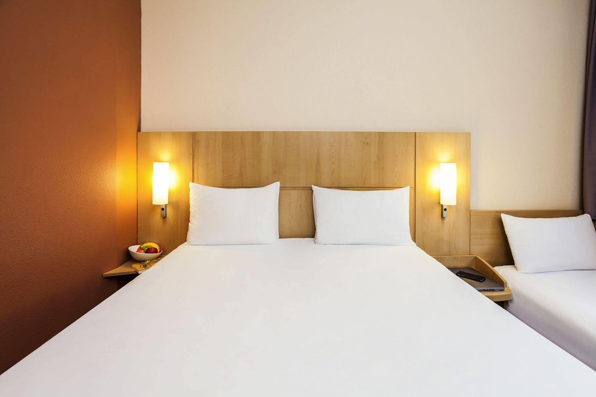 Ibis Budget Girona Costa Brava Exterior photo